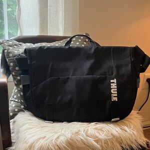 Thule Computer Messenger Style Bag